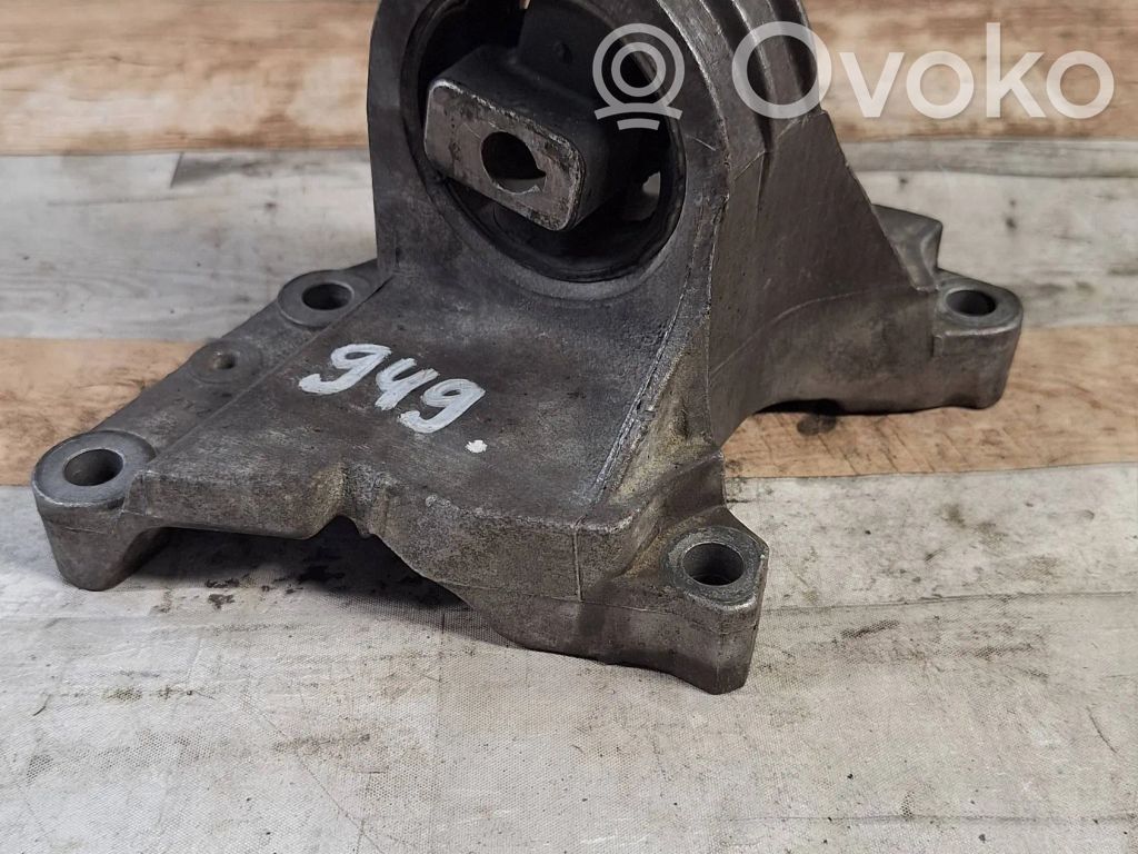 Volvo XC90 Engine mount bracket 