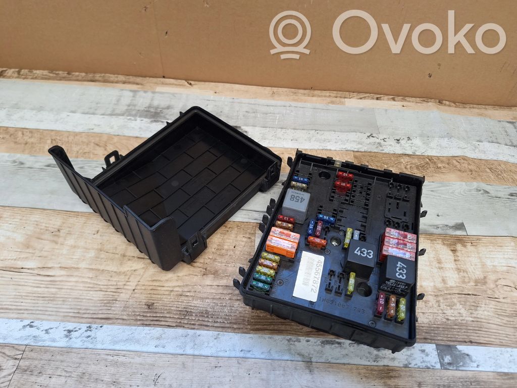 Volkswagen Golf V Fuse module 
