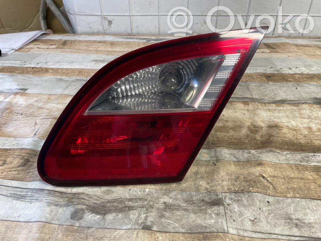 Lampy tylnej klapy bagażnika   04389492