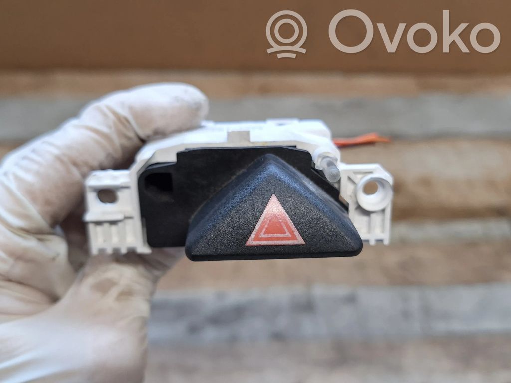 Ford Focus Botón interruptor de luz de peligro 