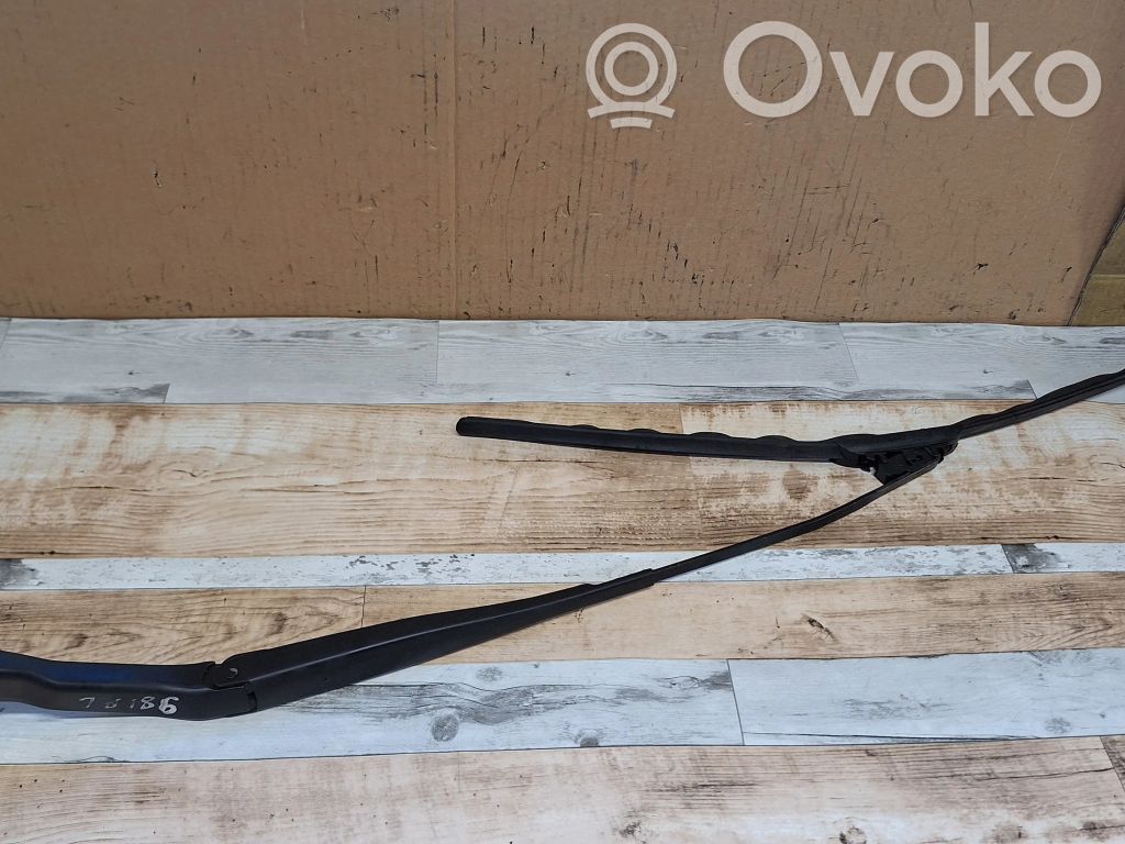 Opel Meriva A Priekšējā loga tīrītāja kājiņa 