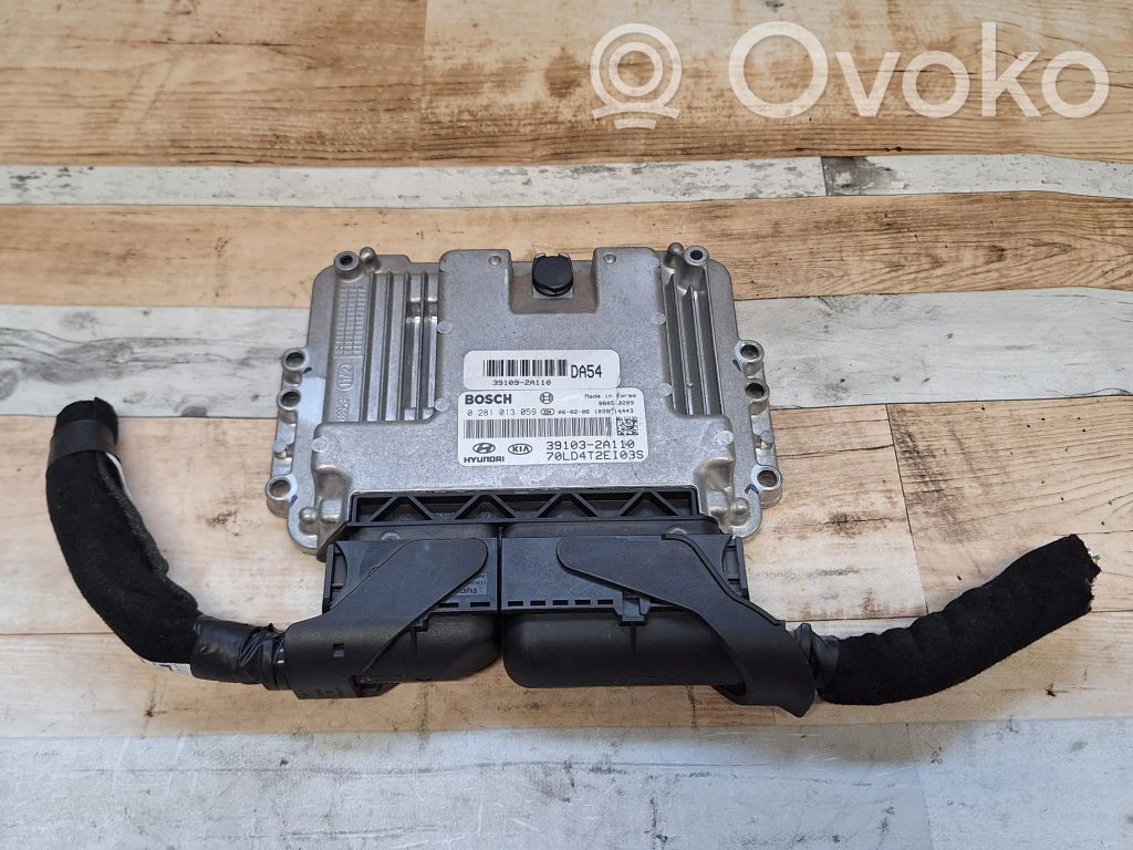 KIA Cerato Engine control unit/module 