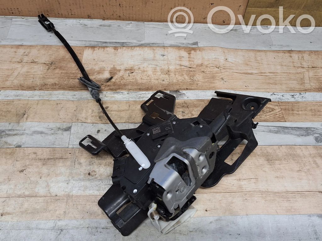 Ford Fiesta Priekšpusē slēdzene 