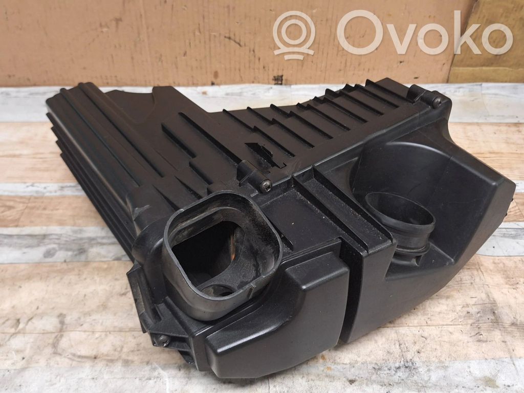 Peugeot 407 Air filter box 