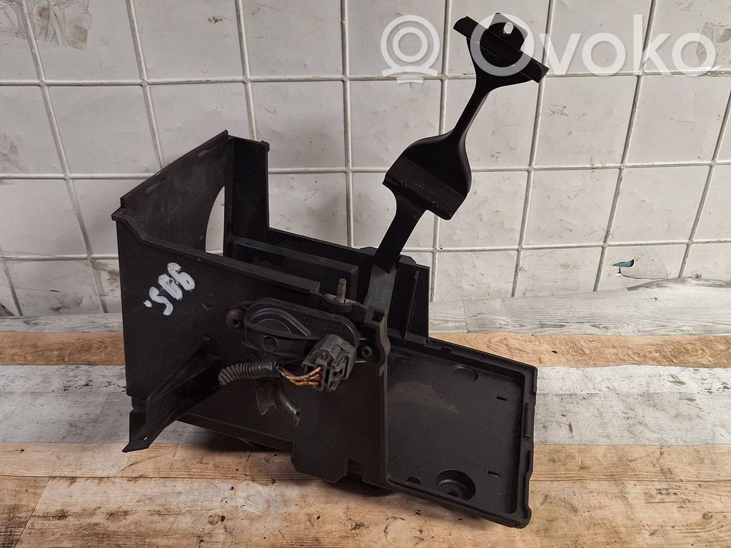 Volvo V50 Akkulaatikon alusta 
