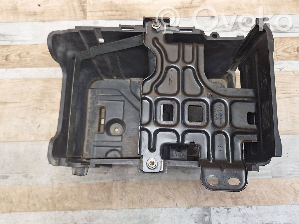 Ford Fiesta Bandeja para la caja de la batería 