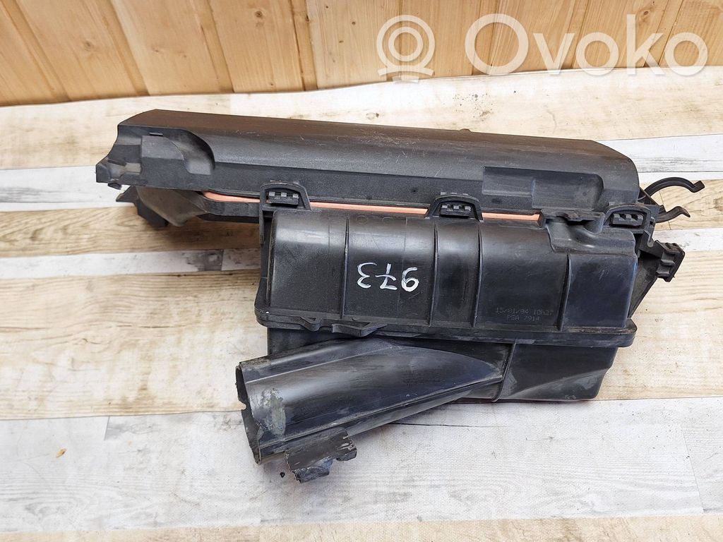 Mazda 2 Air filter box 