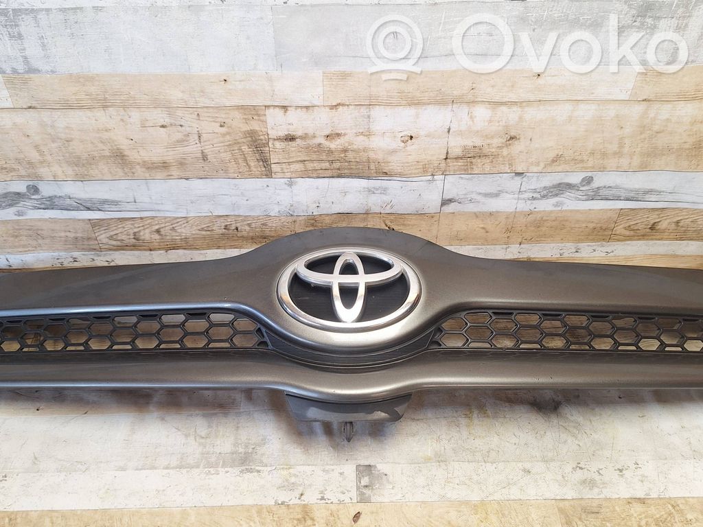 Toyota Corolla Verso AR10 Rejilla delantera 
