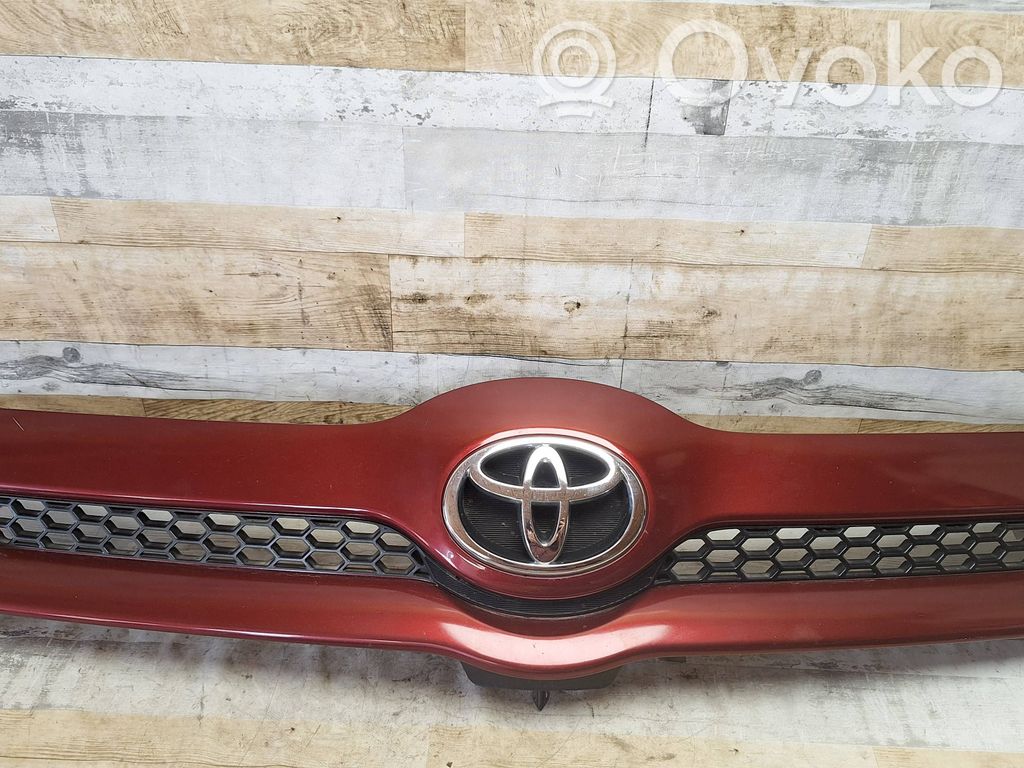 Toyota Corolla Verso AR10 Rejilla superior del radiador del parachoques delantero 