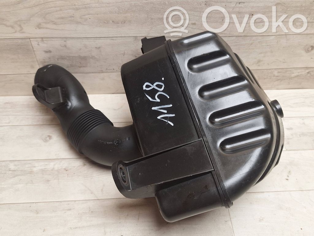 Volkswagen PASSAT B6 Air filter box 