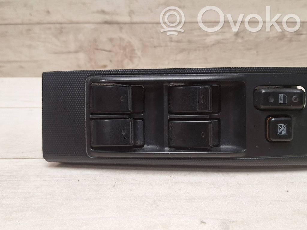 Toyota Corolla Verso AR10 Electric window control switch 