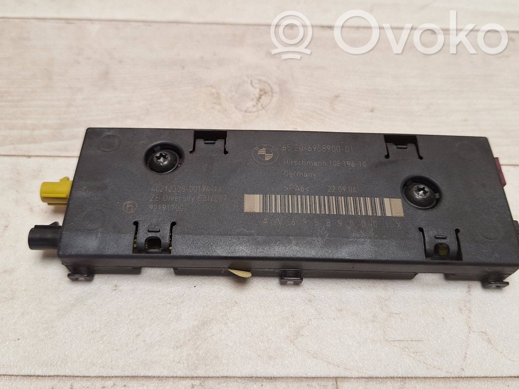 BMW 1 E81 E87 Aerial antenna amplifier 