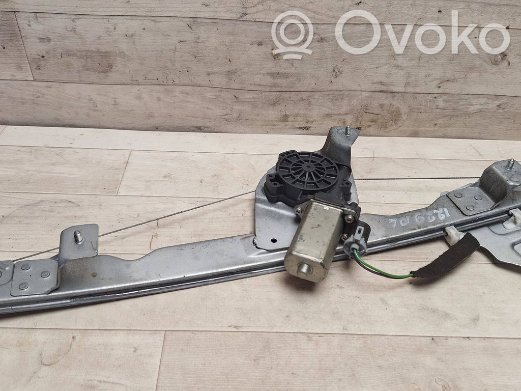 Dacia Sandero Front door window regulator with motor 