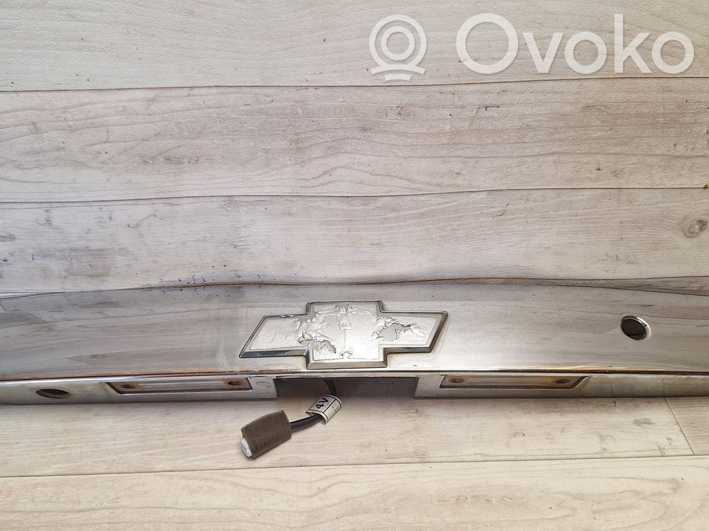 Chevrolet Captiva Trunk door license plate light bar 
