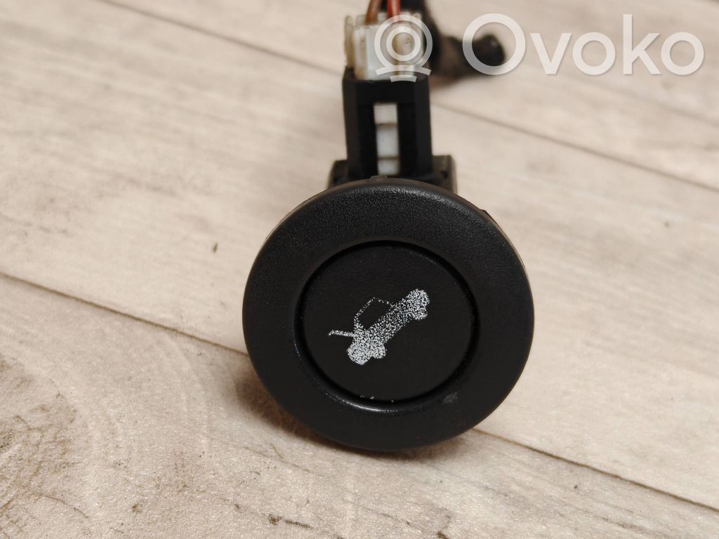 Tailgate opening switch
