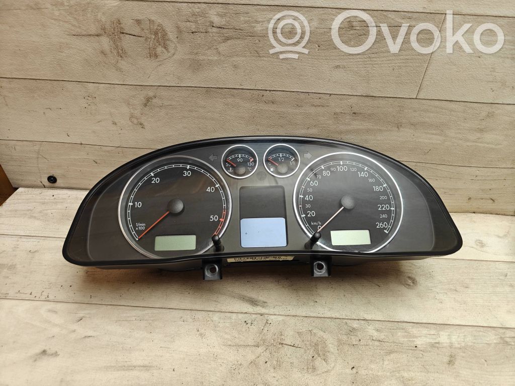 Volkswagen PASSAT B5.5 Spidometrs (instrumentu panelī) 