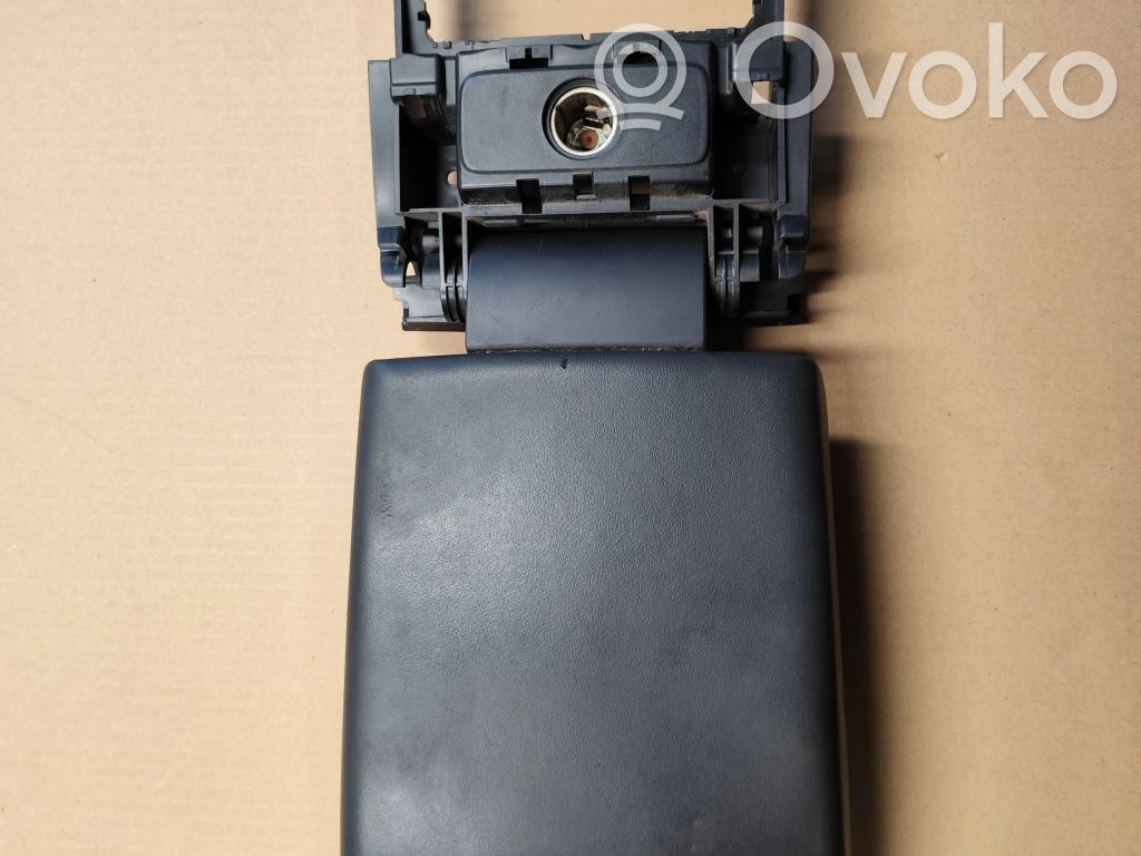 Volvo XC70 Armrest lock 
