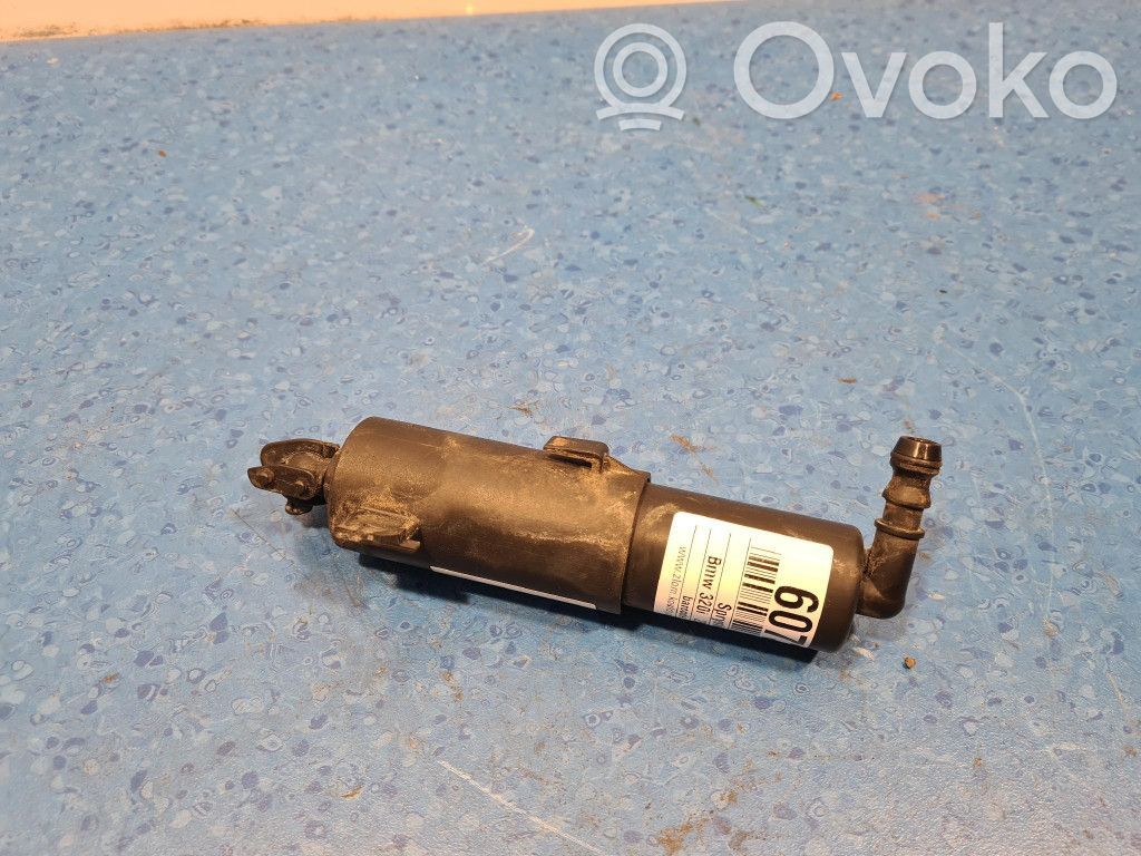 BMW X3 E83 Windshield washer spray nozzle 