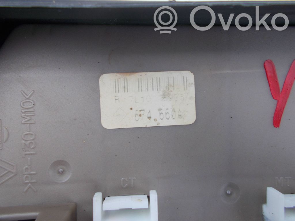 Renault Clio III Fuse module 
