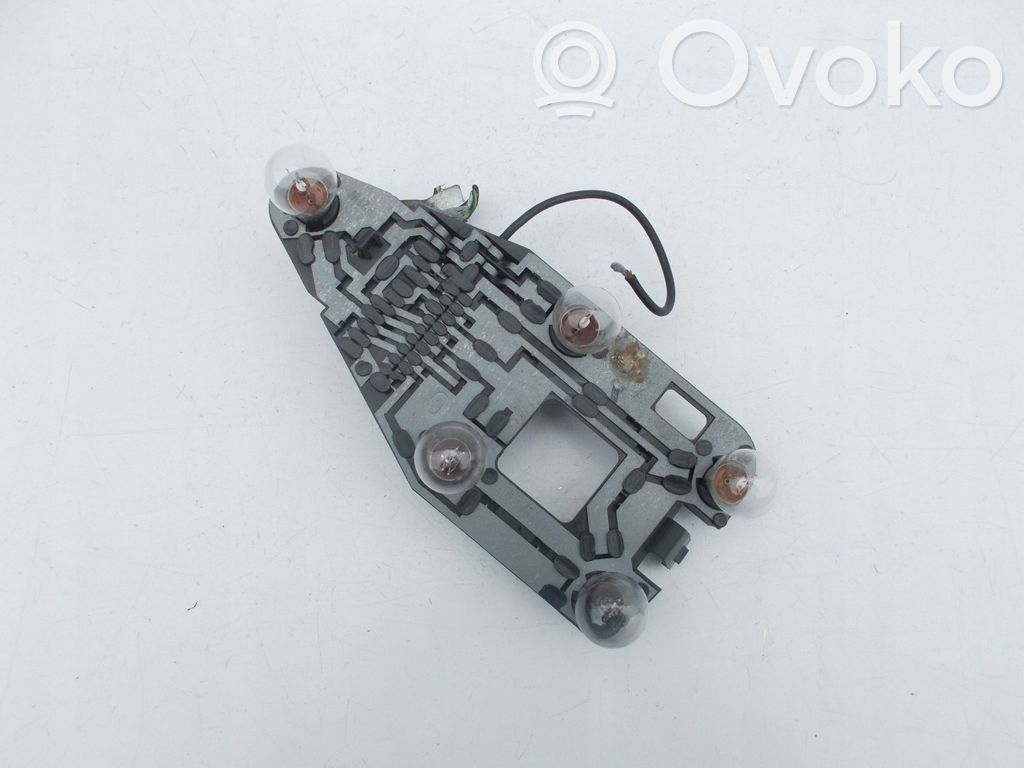 Peugeot 306 Cubierta del soporte de la lámpara de la luz trasera 