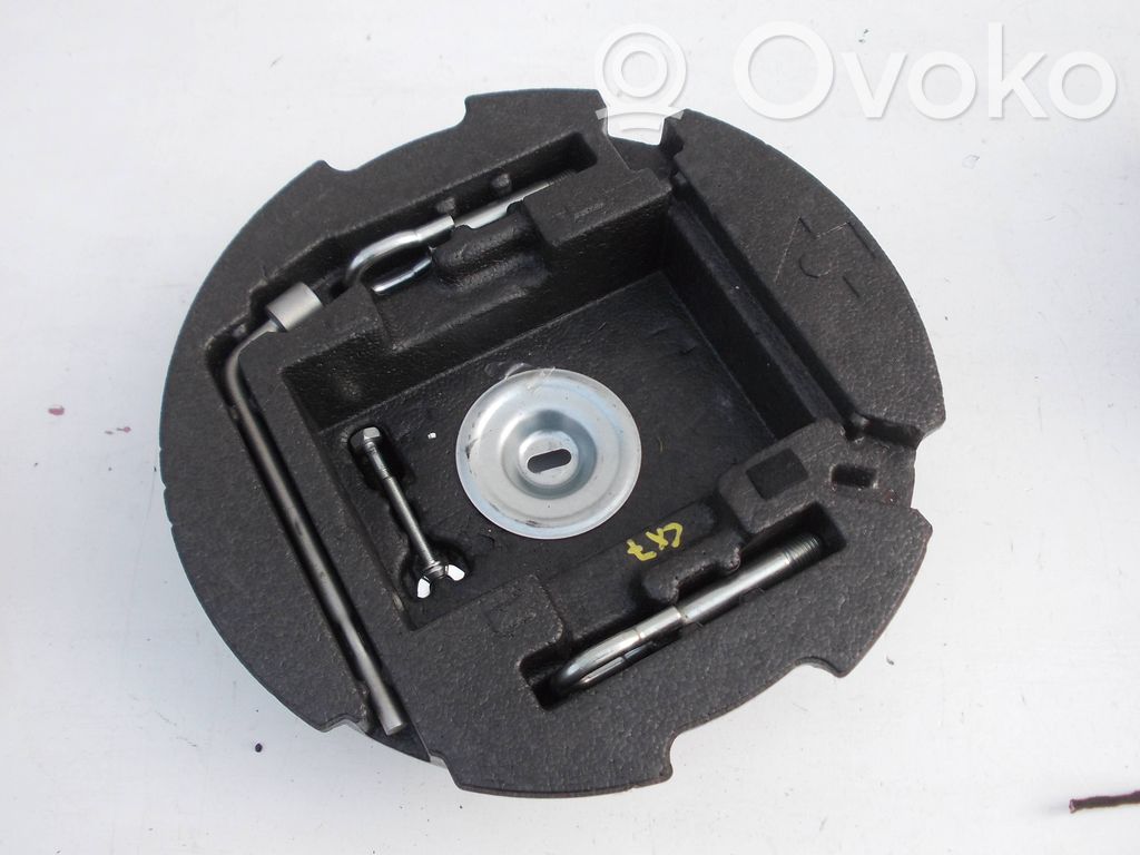 Mazda CX-7 Tool set 