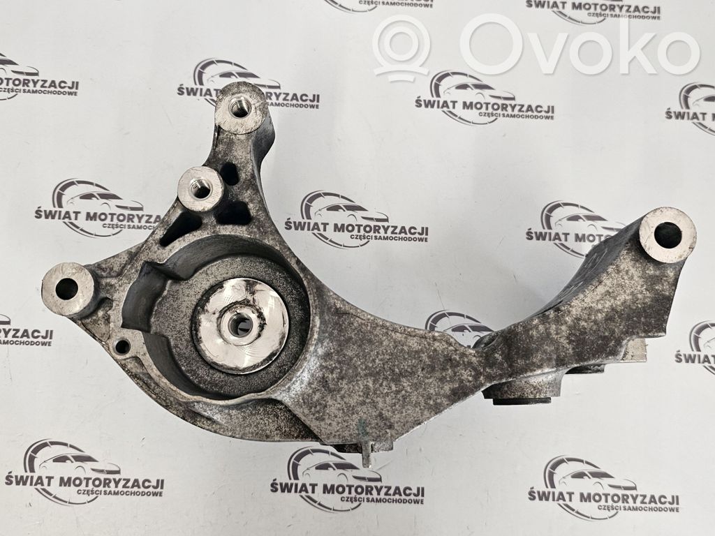 Opel Astra J Soporte del alternador 