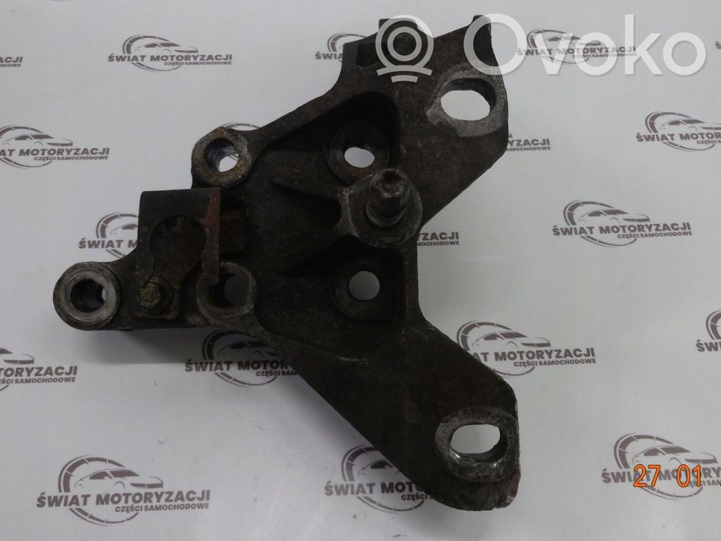 Volvo V60 Engine mounting bracket 