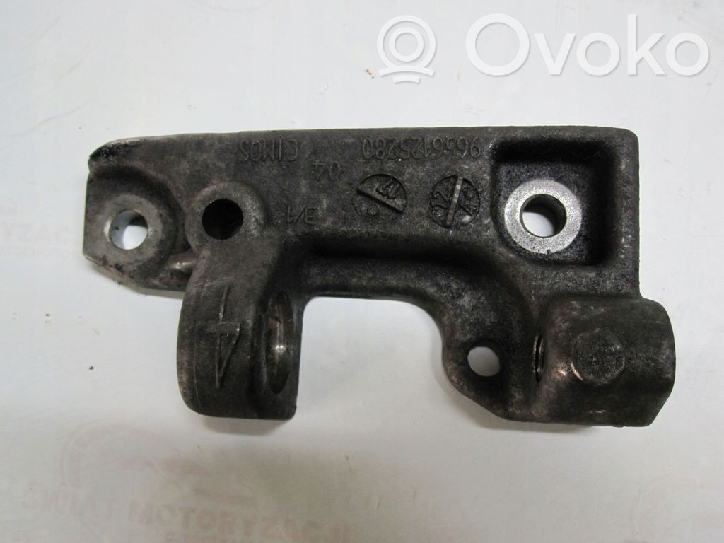 Citroen Berlingo Engine mounting bracket 