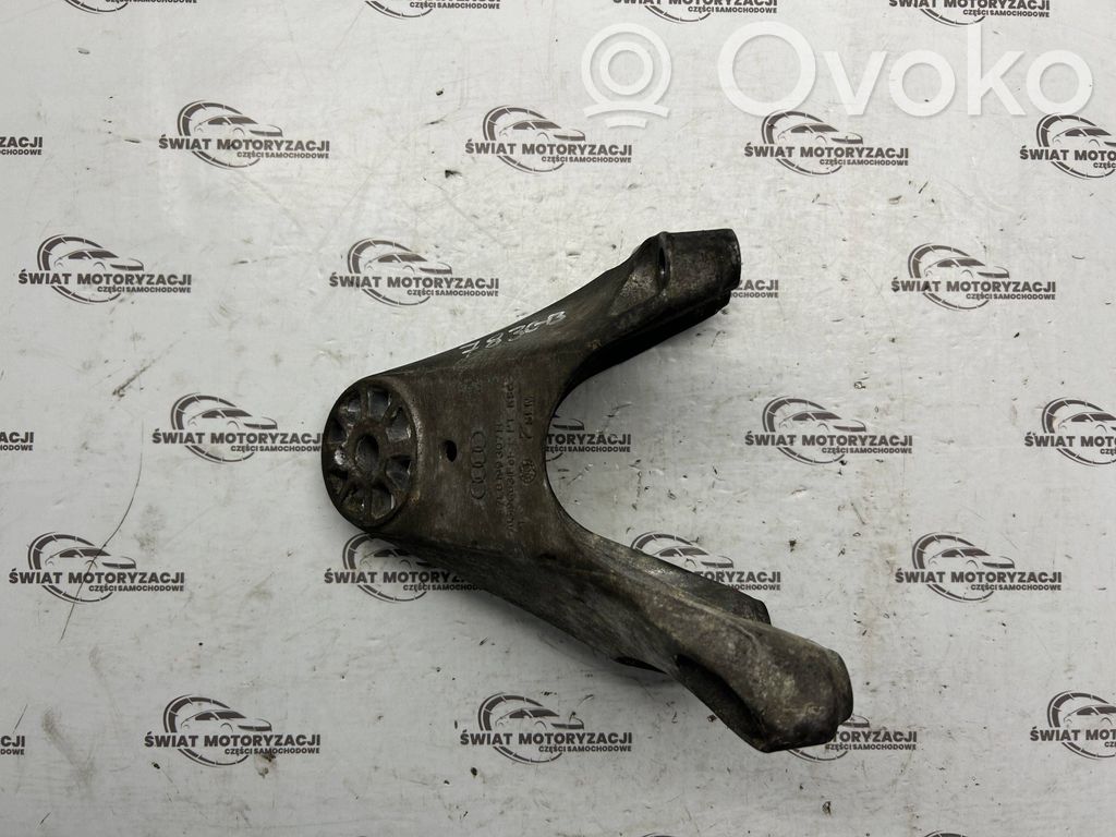 Audi Q7 4L Engine mounting bracket 