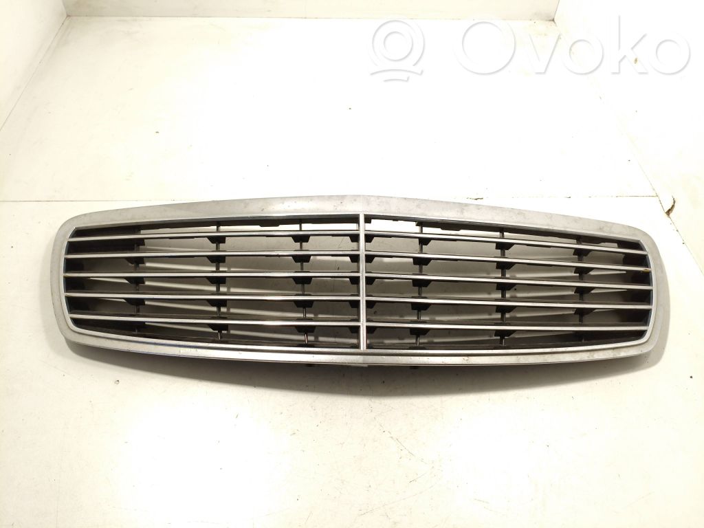 Mercedes-Benz E W211 Etusäleikkö 