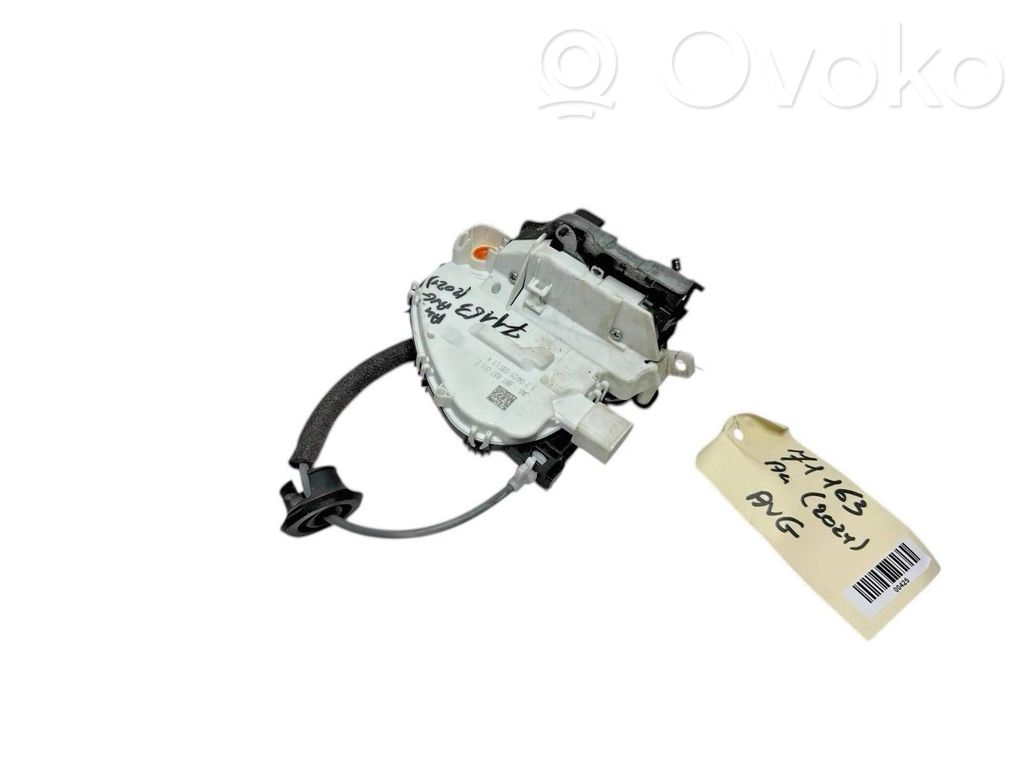 Audi A4 S4 B9 8W Priekšpusē slēdzene 