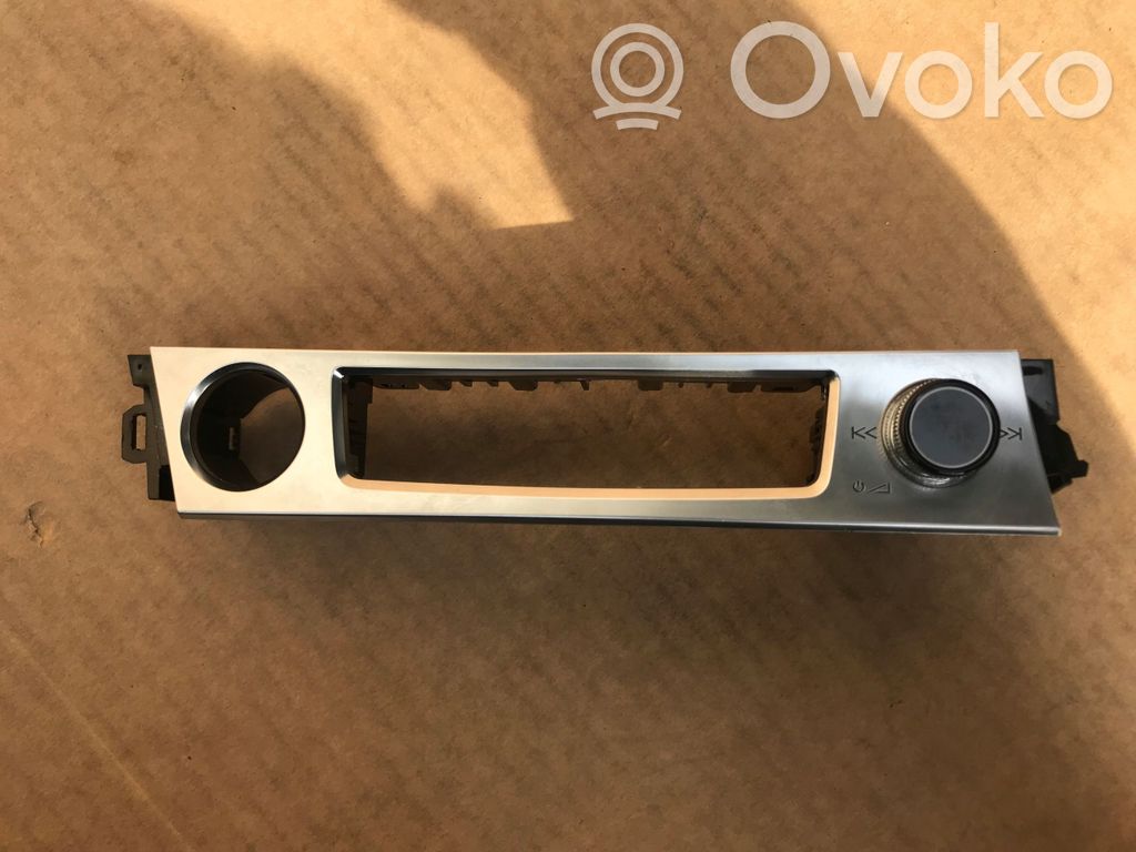 Audi e-tron Tailgate/trunk/boot open switch 