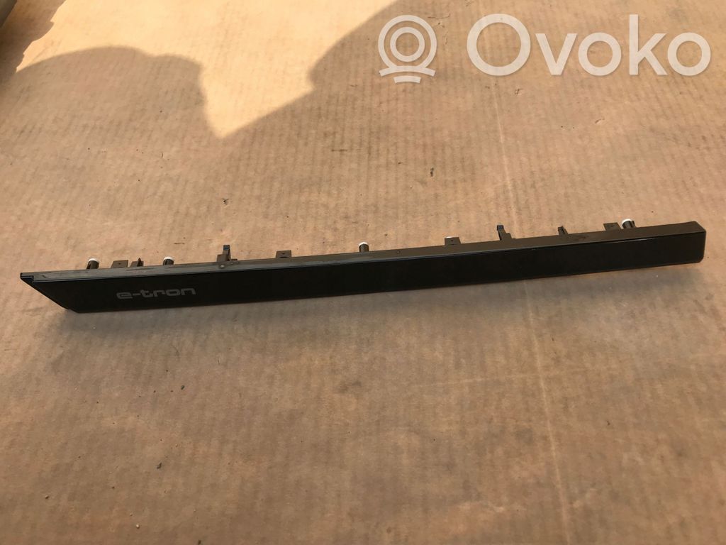 Audi e-tron Dashboard glove box trim 