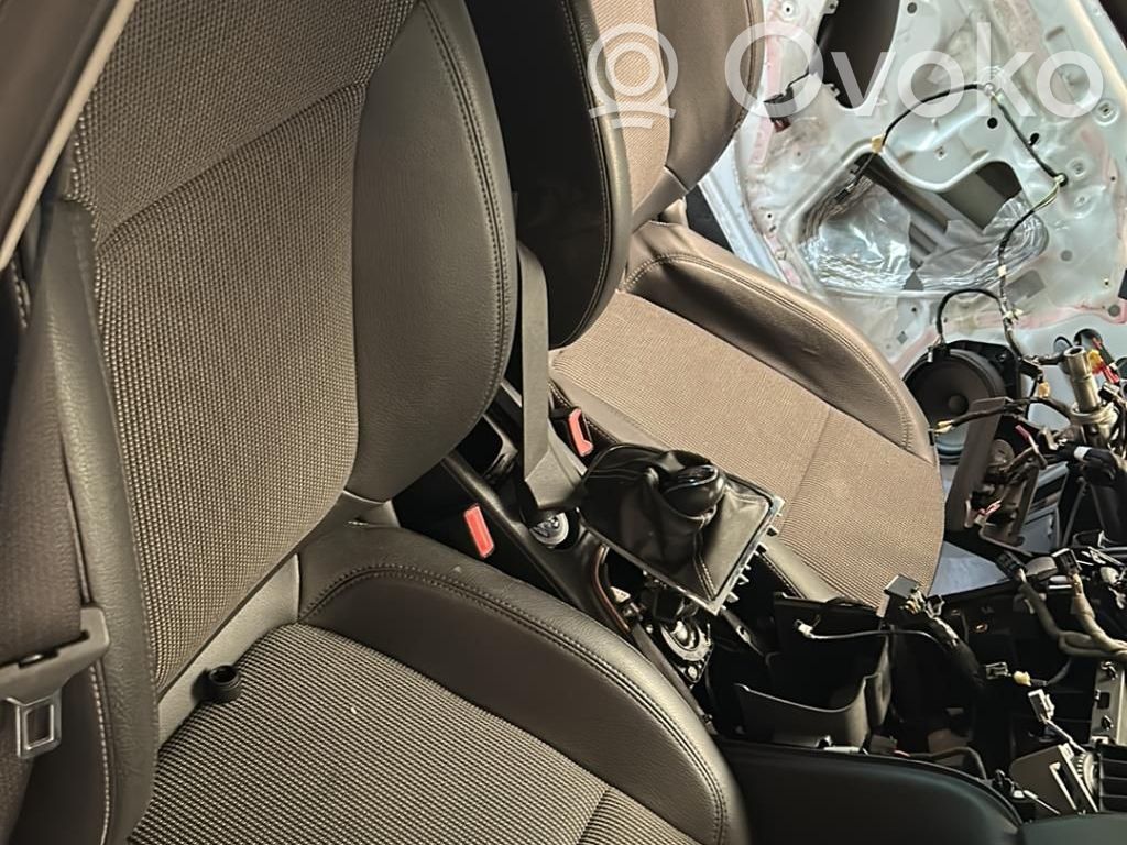 Opel Astra J Juego interior 
