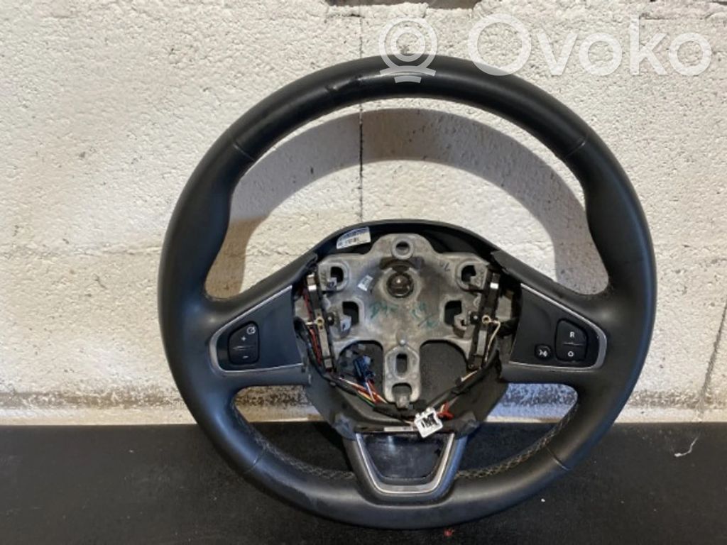 Renault Clio IV Ohjauspyörä 