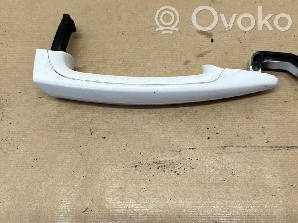 Manecilla externa puerta trasera   51210445181
