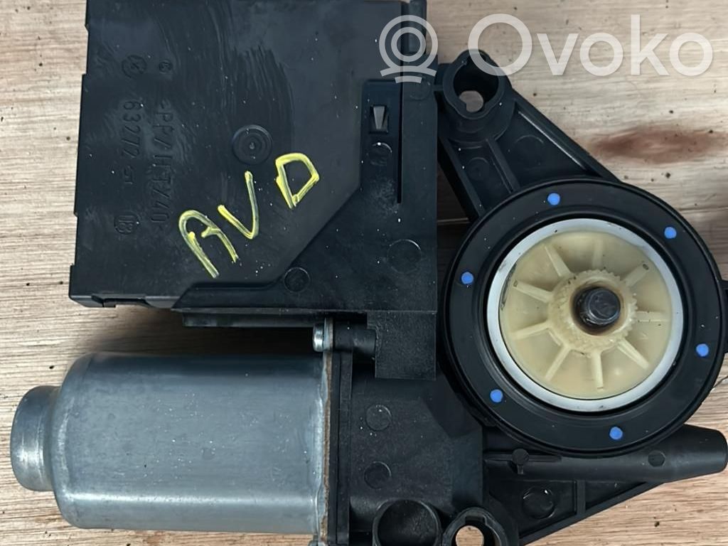 Volkswagen Touran I Silnik regulatora szyby drzwi przednich 