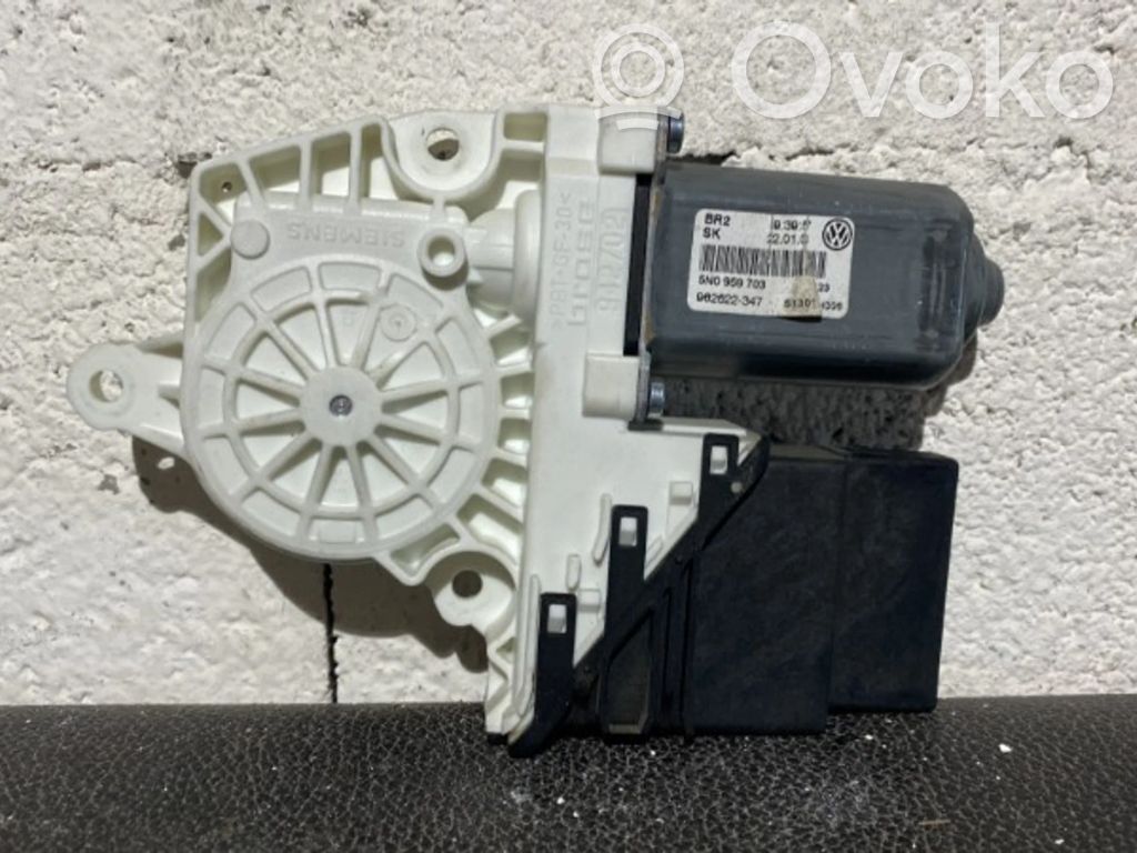 Volkswagen Tiguan Silniczek podnoszenia szyby drzwi tylnych 