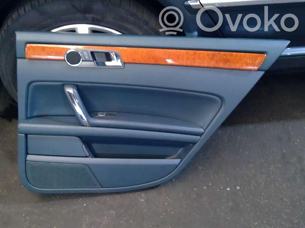 Volkswagen Phaeton Moldura del tarjetero de la puerta trasera 