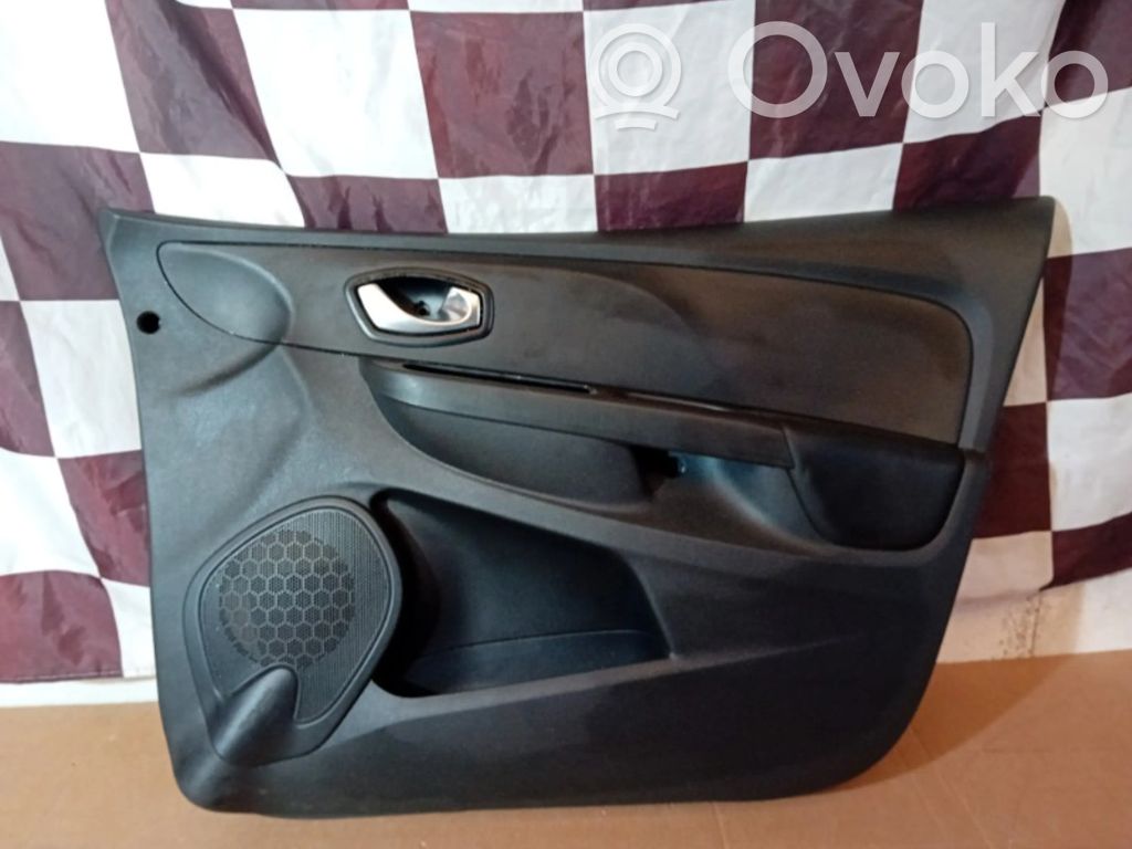 Renault Clio IV Apmušimas priekinių durų (obšifke) 
