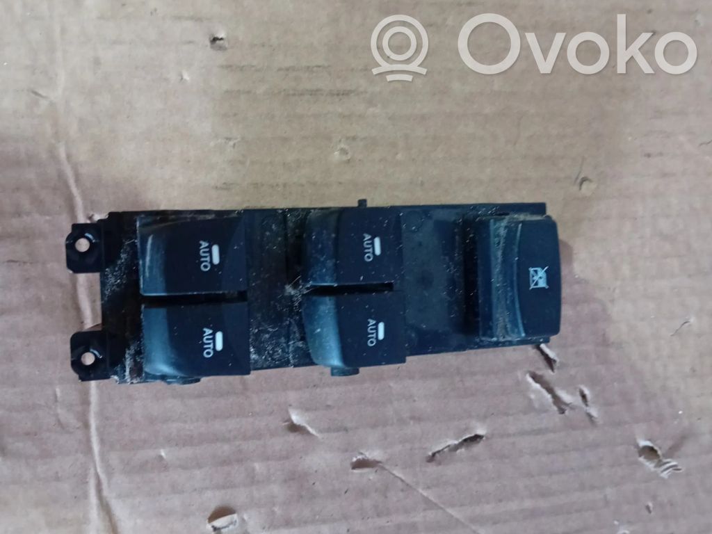 Hyundai i30 Electric window control switch 