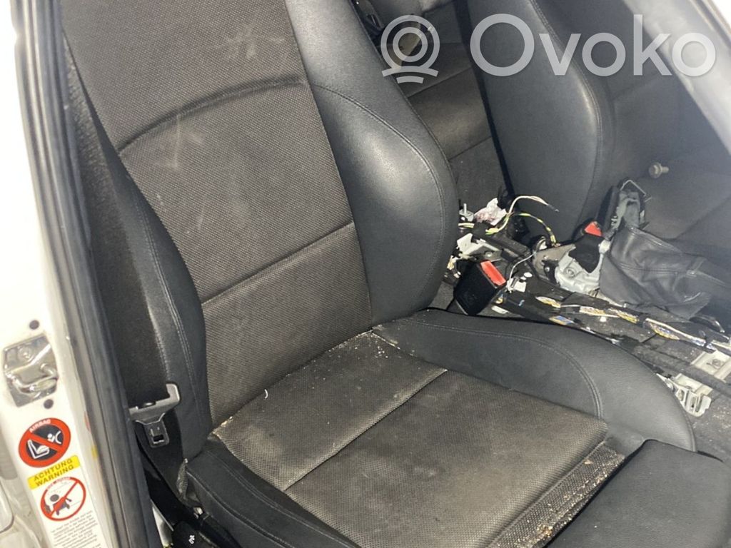 BMW 1 E81 E87 Etumatkustajan istuin 