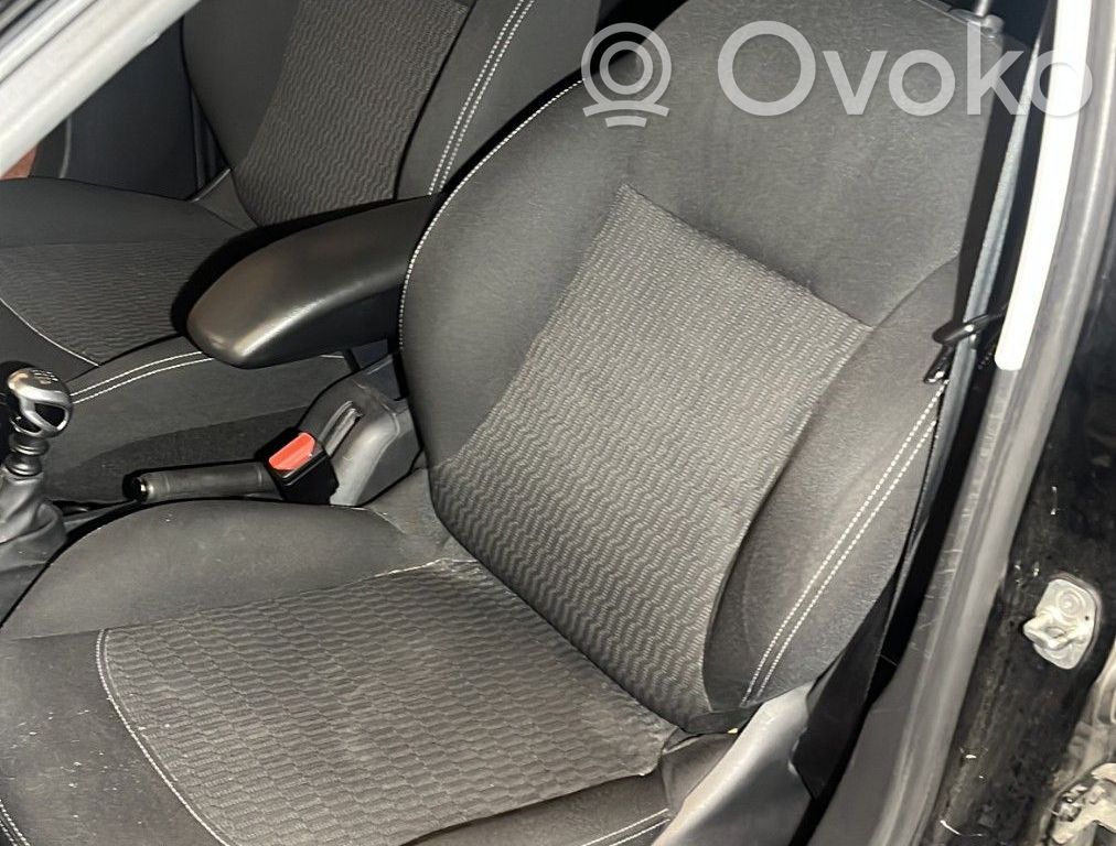 Peugeot 208 I Fotel przedni kierowcy 
