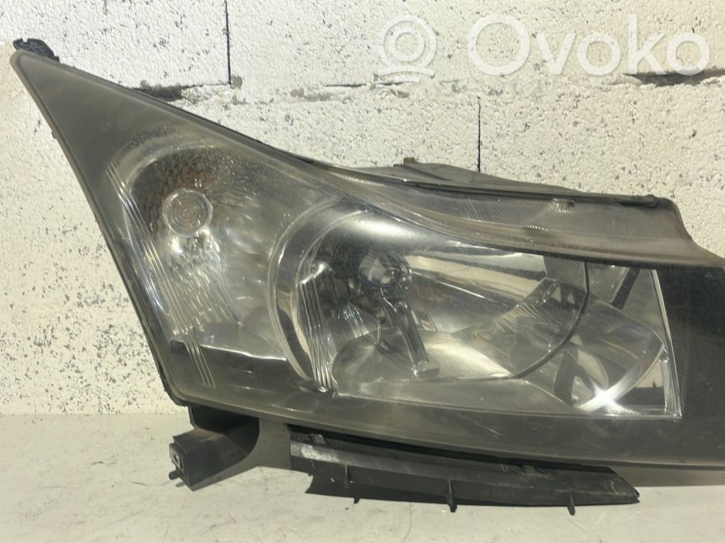 Chevrolet Cruze Lampa przednia 