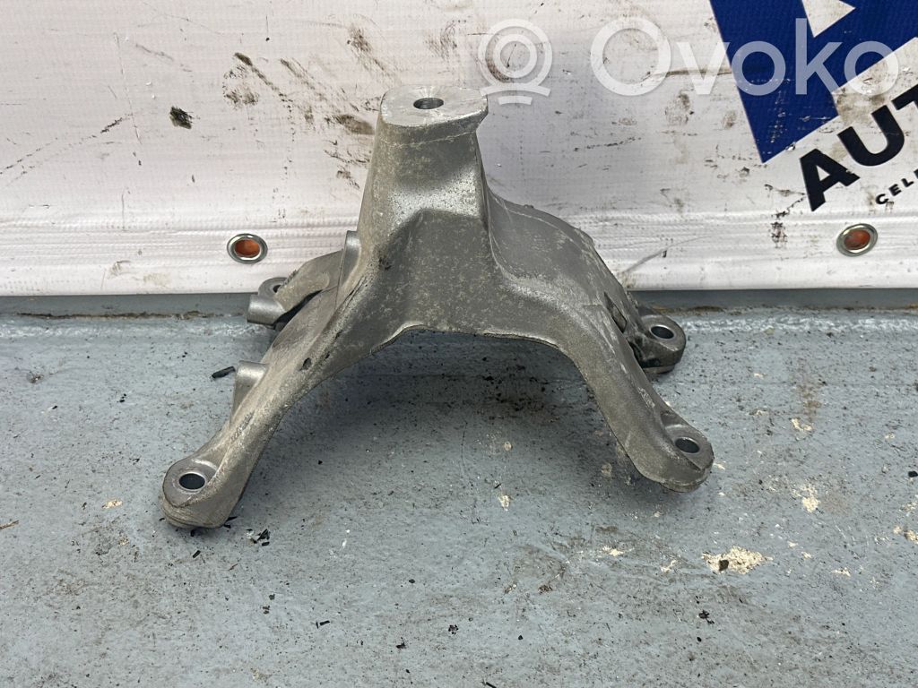 Audi Q5 SQ5 8R Engine mounting bracket 