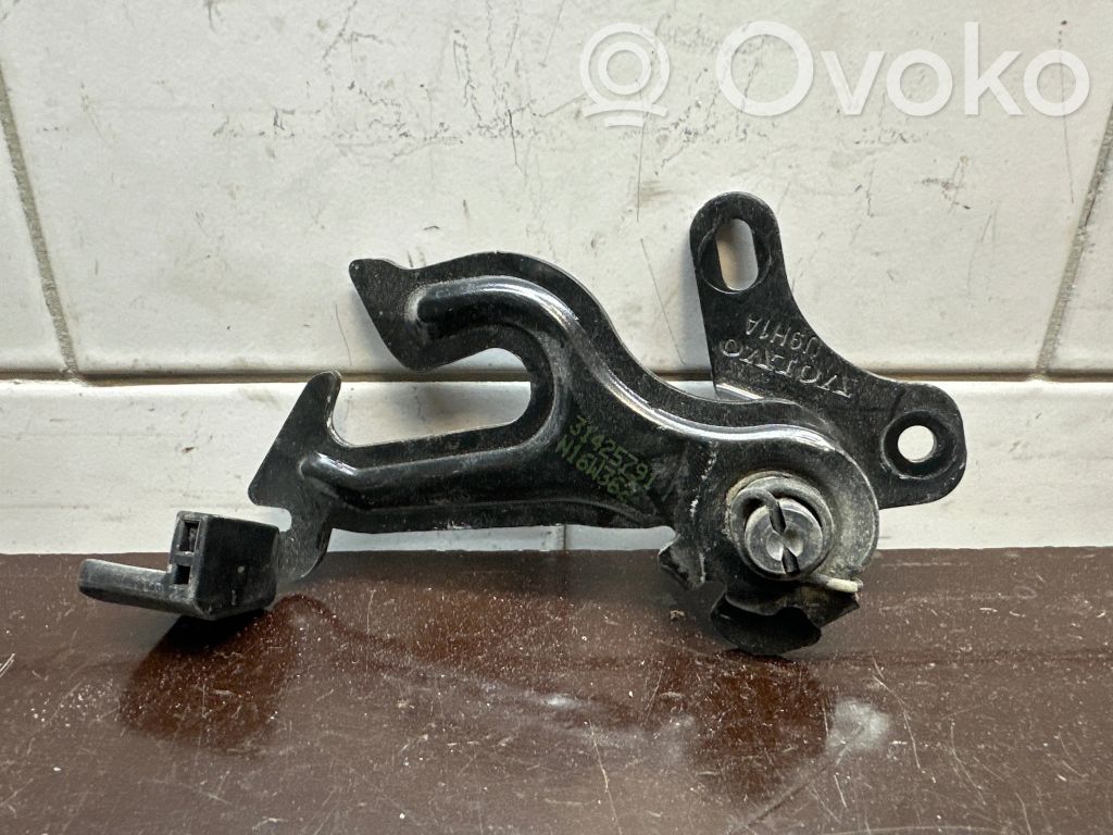 Volvo V40 Engine bonnet/hood lock/latch loop/hook 