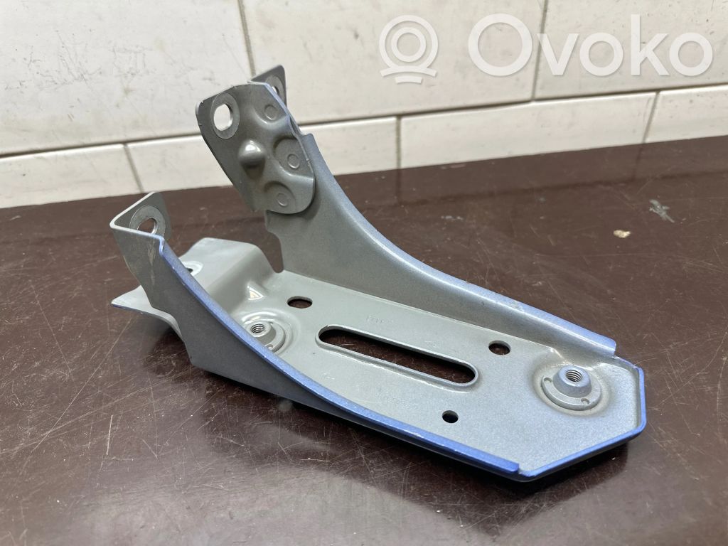 Renault Clio IV Kita variklio skyriaus detalė 