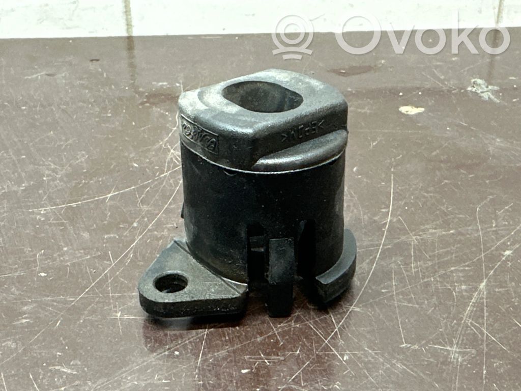 Volvo C30 Radiator mount bracket 