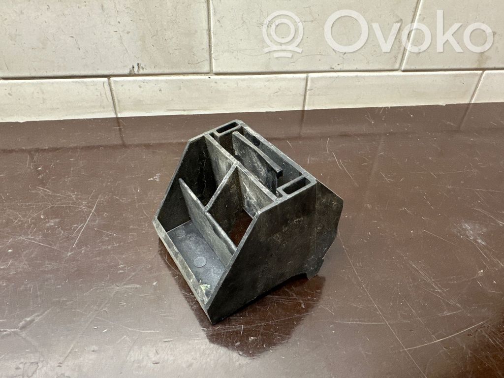 BMW 5 E60 E61 Radiator mount bracket 