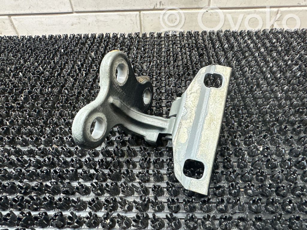 Volvo V60 Priekšpusē augšējā vira (eņģe) 